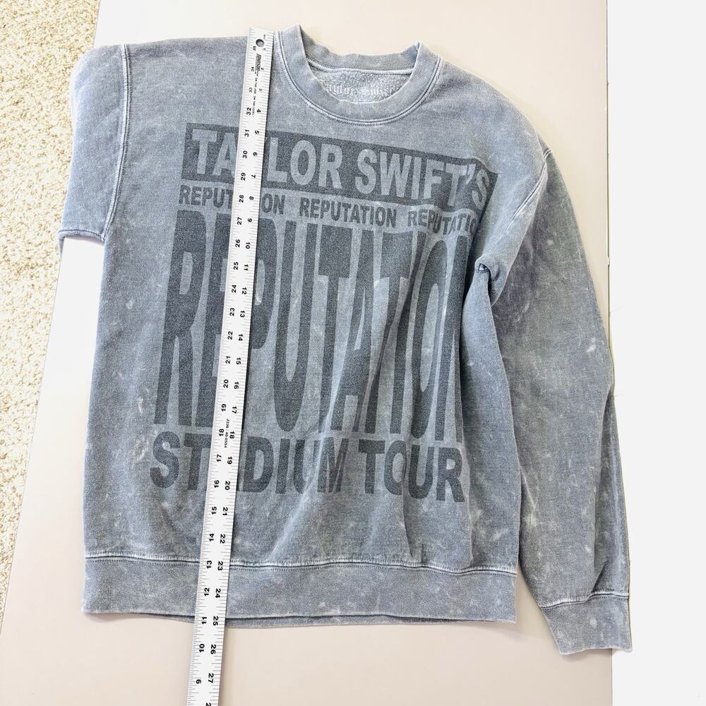Taylor Swift Reputation Stadium Tour Crewneck Sweatshirt Grey Black Worn Size M - Picture 5 of 5